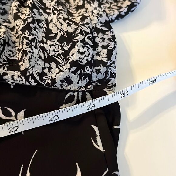 CROFT & Barrow Black & White Floral Print Blouse Sheer Fabric Long Sleeves SZ 2X - Picture 11 of 12